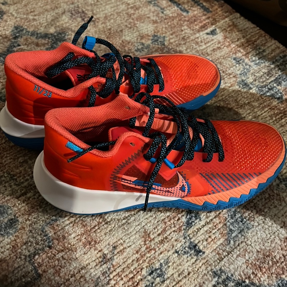 Never worn Kyrie’s size 8.5